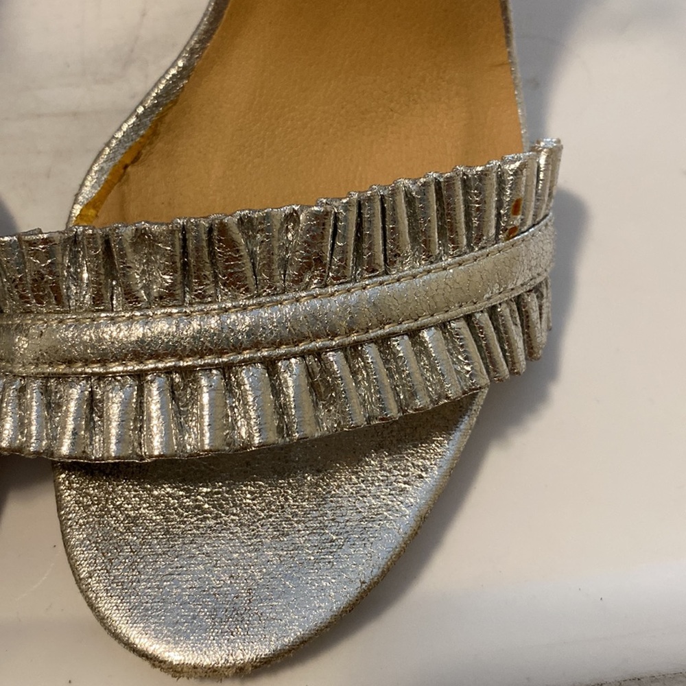 Metallic silver/gray heels - Picture 2 of 5